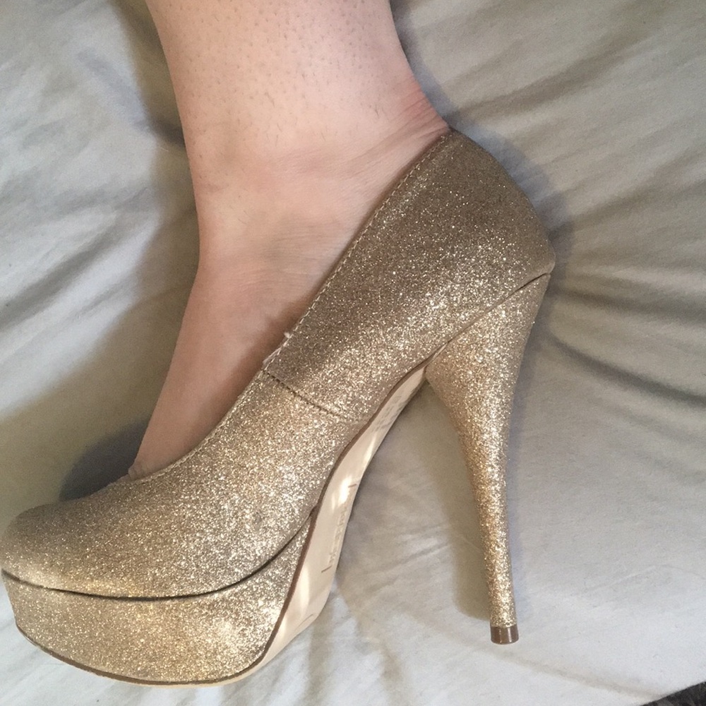 Gold glitter pumps